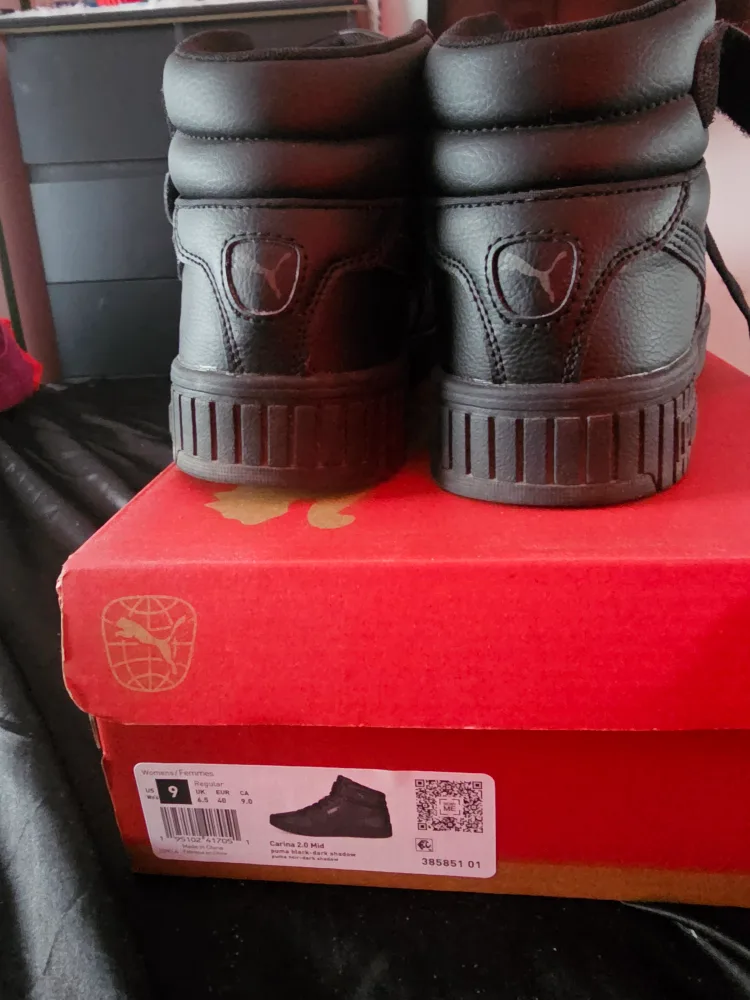 Puma Carina 2.0 Mid Black, Size 9. Excellent condition! image indicator(2)