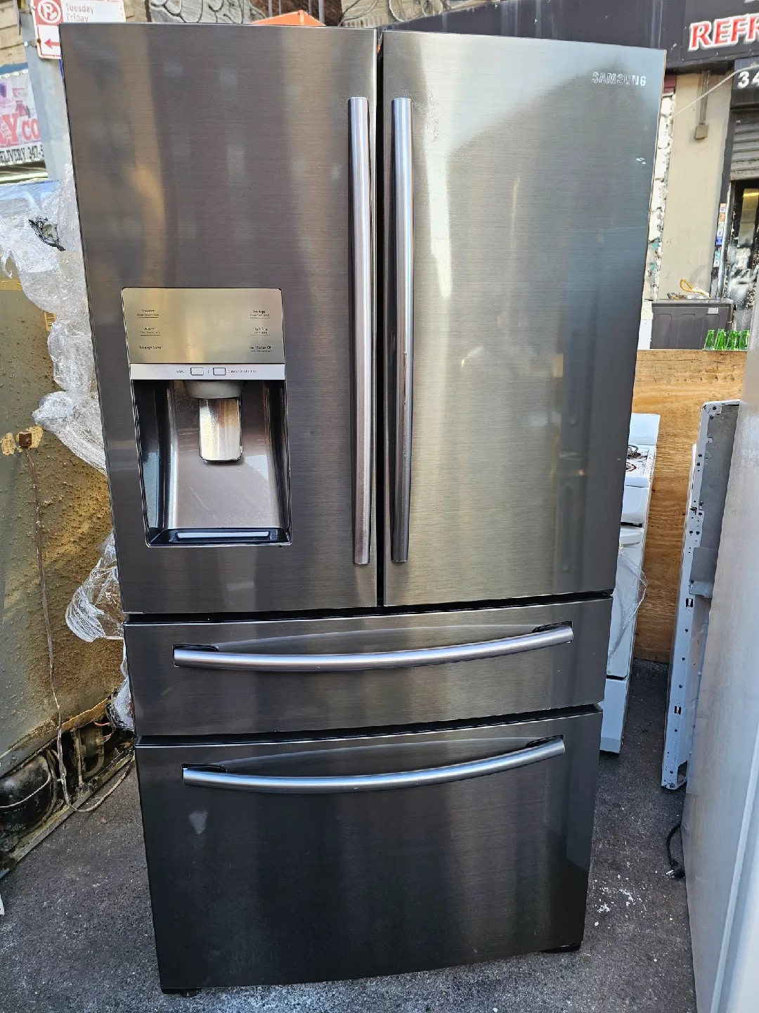 Samsung 4-Door French Door Refrigerator - Black Stainless Steel thumbnail