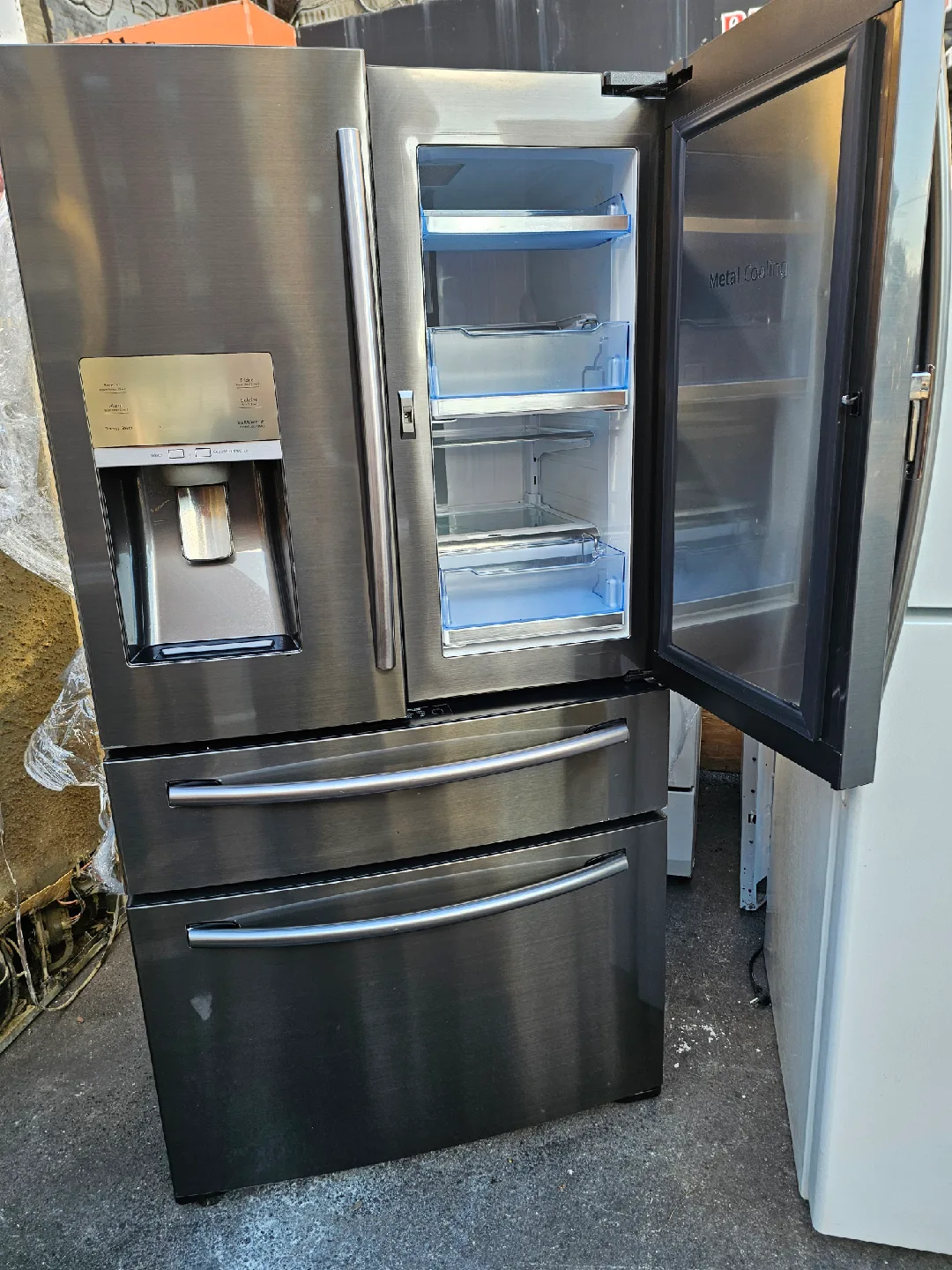 Samsung 4-Door French Door Refrigerator - Black Stainless Steel image indicator(2)