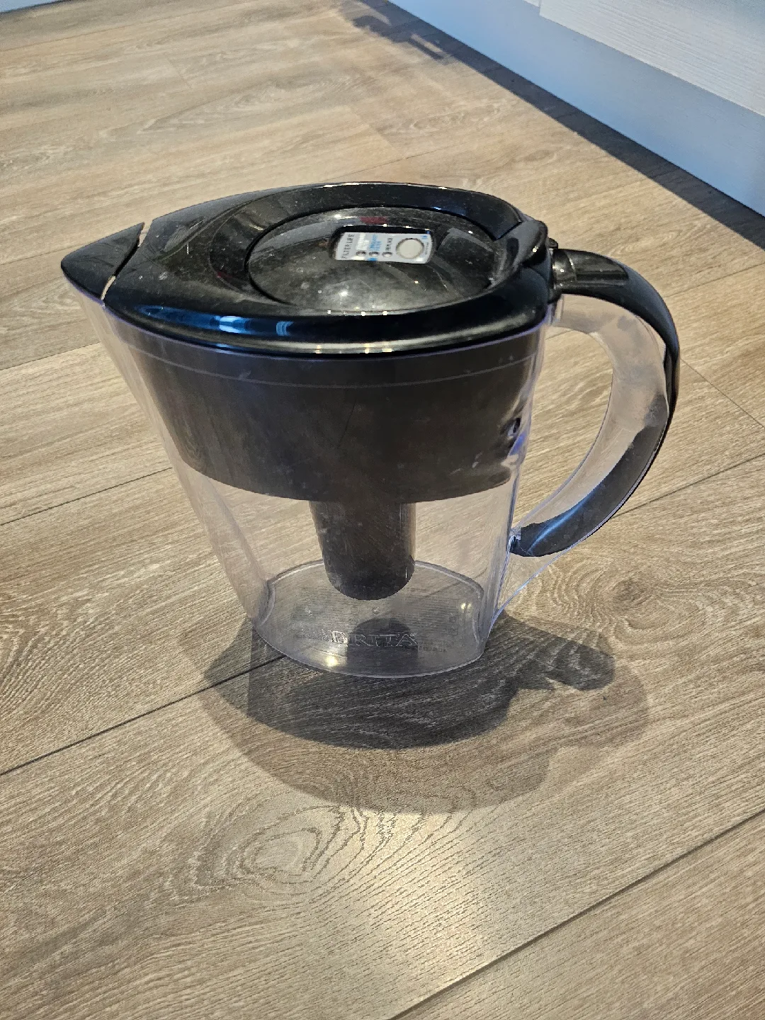 Brita Water Filter Pitcher - Black image indicator(6)
