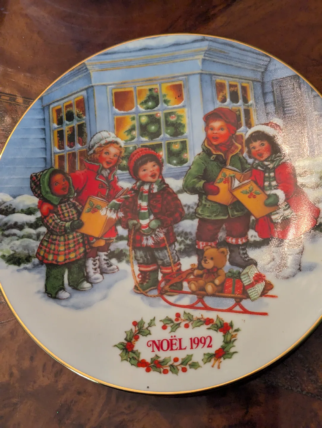 Avon Perfect Harmony 1992 Christmas Plate thumbnail