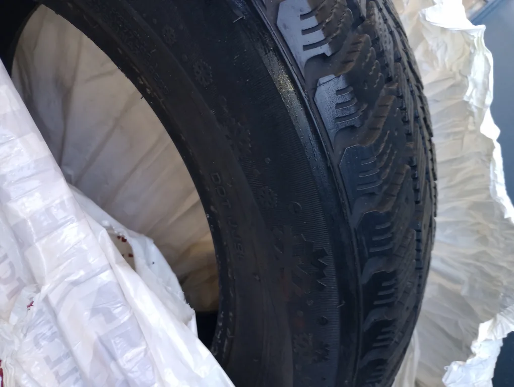 Winter Tires / 205 / 65 / 15 image indicator(3)