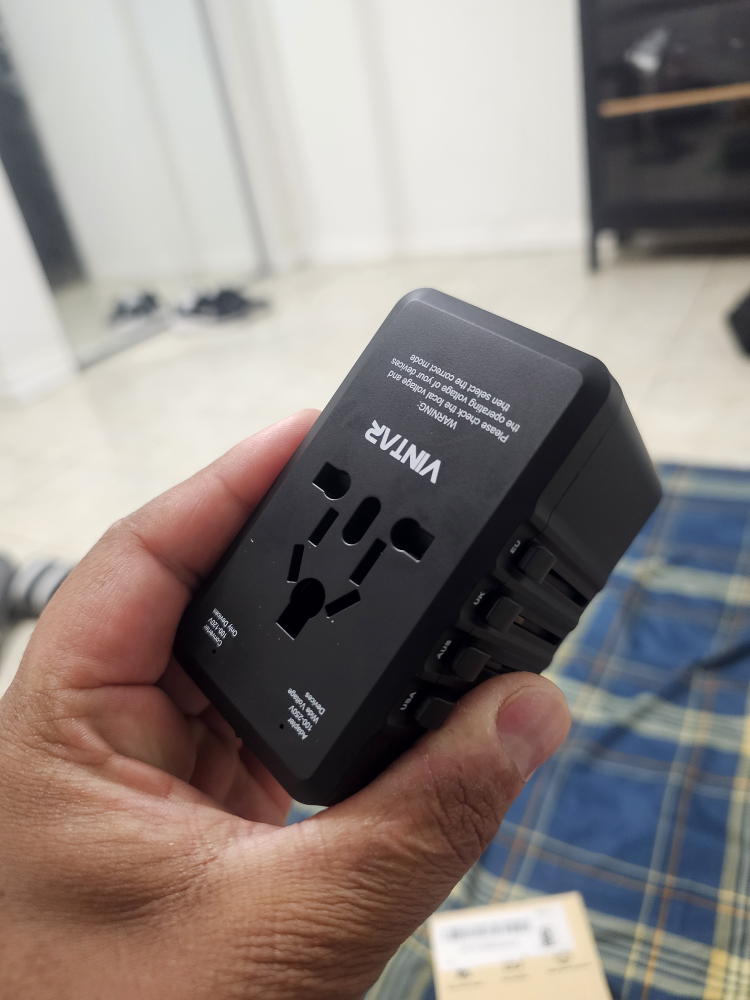 VINTAR Universal Travel Adapter - Black - photo 2