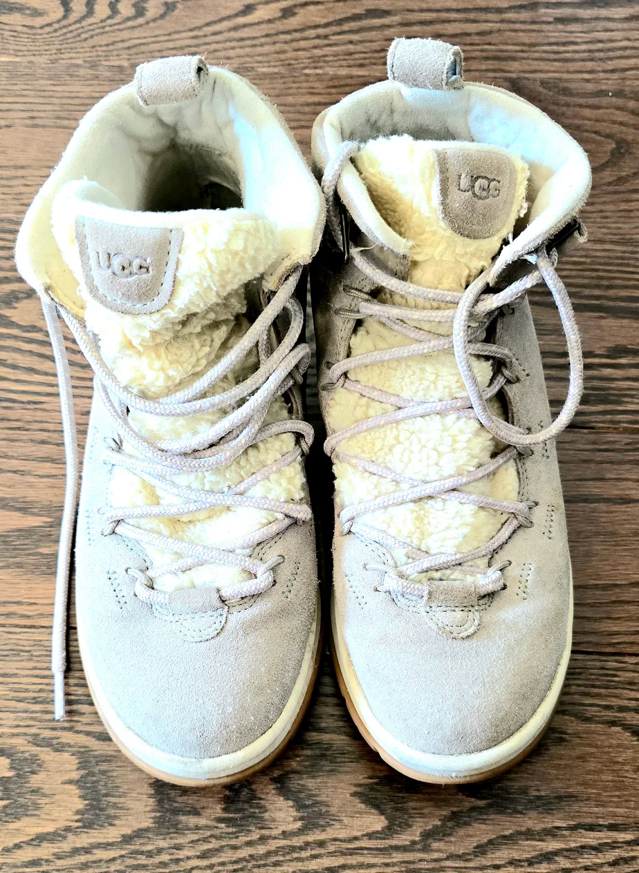 UGG Women's Boots Size 7.5 thumbnail