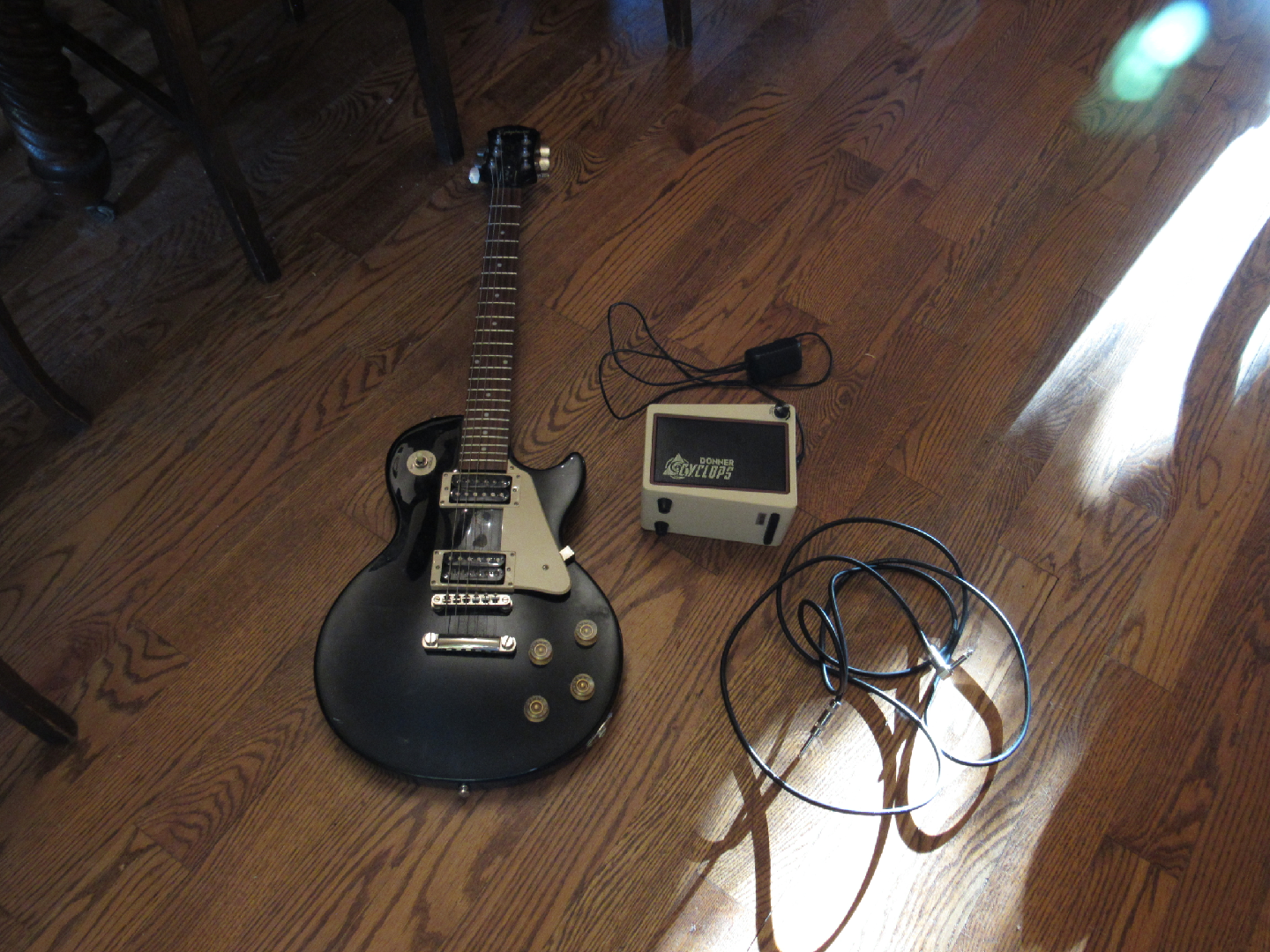 Les Paul Electric Guitar with Mini Amp