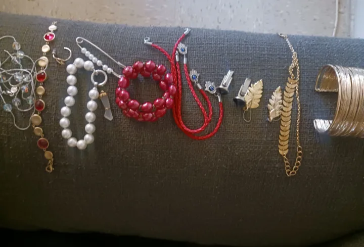 Assorted Jewelry Lot thumbnail