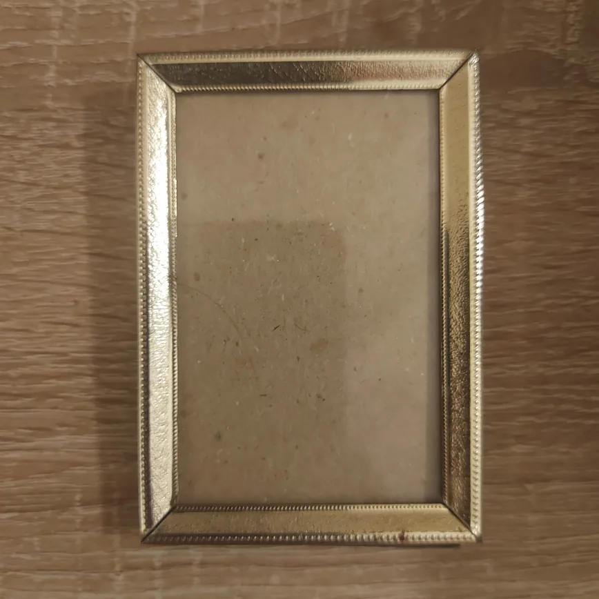 Small Metallic Gold Picture Frame 9x6x0.5 cm thumbnail