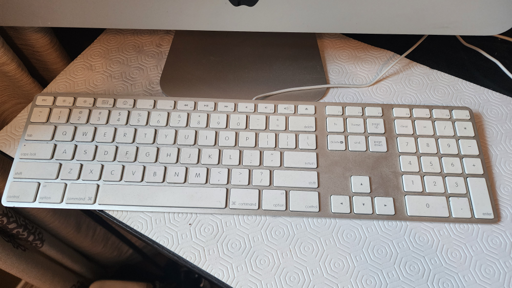 Apple Computer,  Keyboard and Mouse all in one system - photo 5