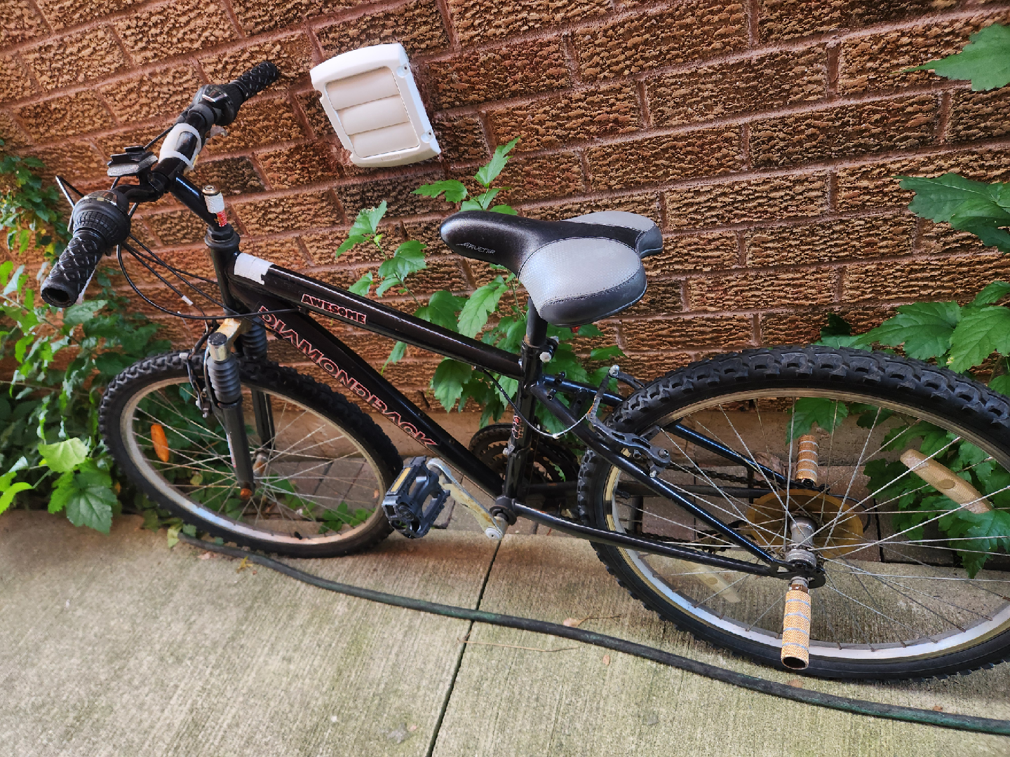 Diamondback Awesome Mountain Bike - photo 3