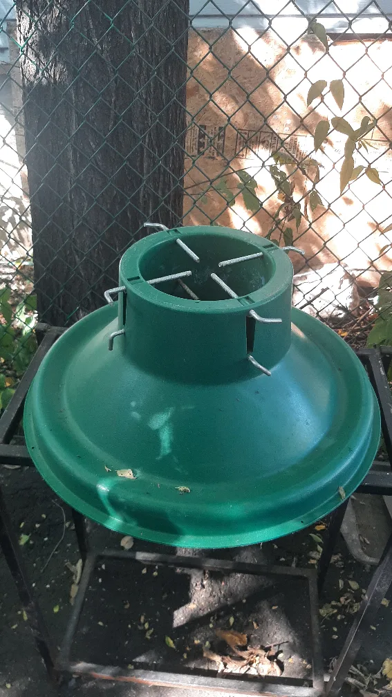 Green Christmas Tree Stand thumbnail