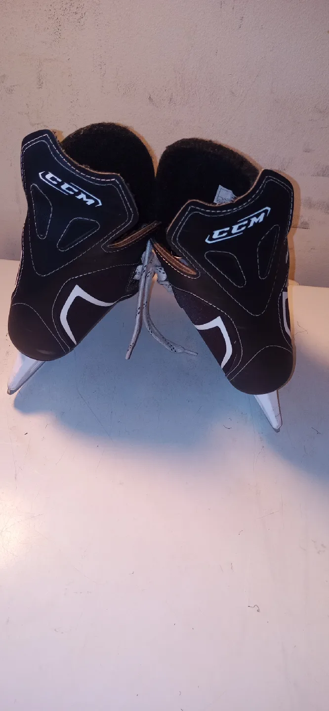CCM Intruder Ice Skates - Size 2 image indicator(3)