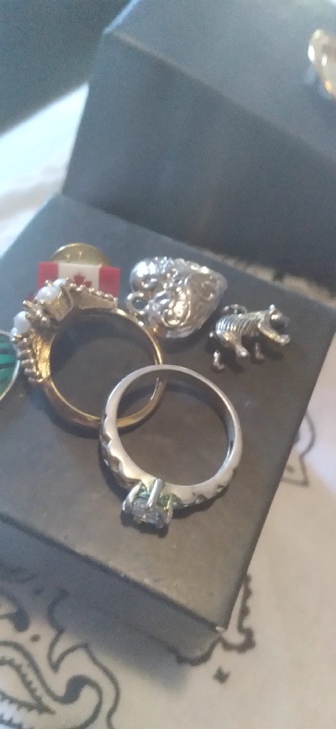 Assorted Rings and Jewellery thumbnail