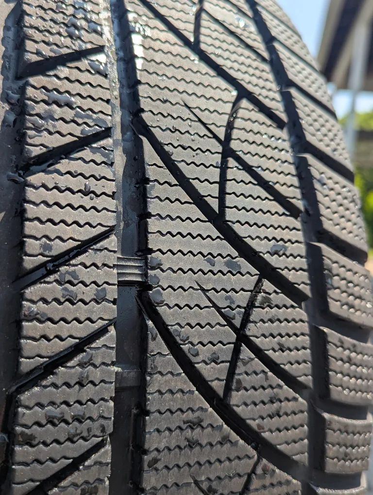 winter tires 245/40R19 image indicator(4)