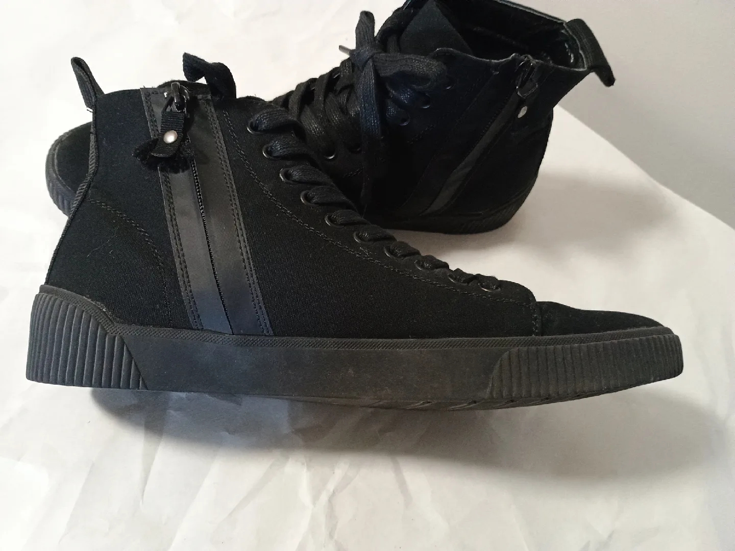 Men's B2 Black High-Top Sneakers - Size 9 image indicator(5)