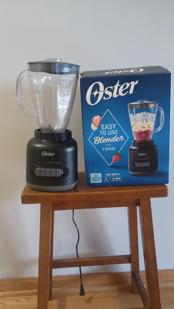 Oster Easy to Use Blender with 5 Speeds - New in Box thumbnail