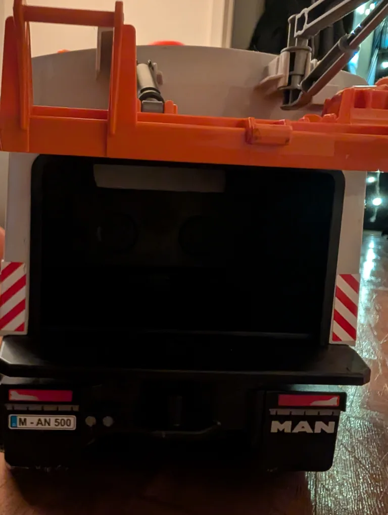 Bruder Street Sweeper Truck image indicator(6)