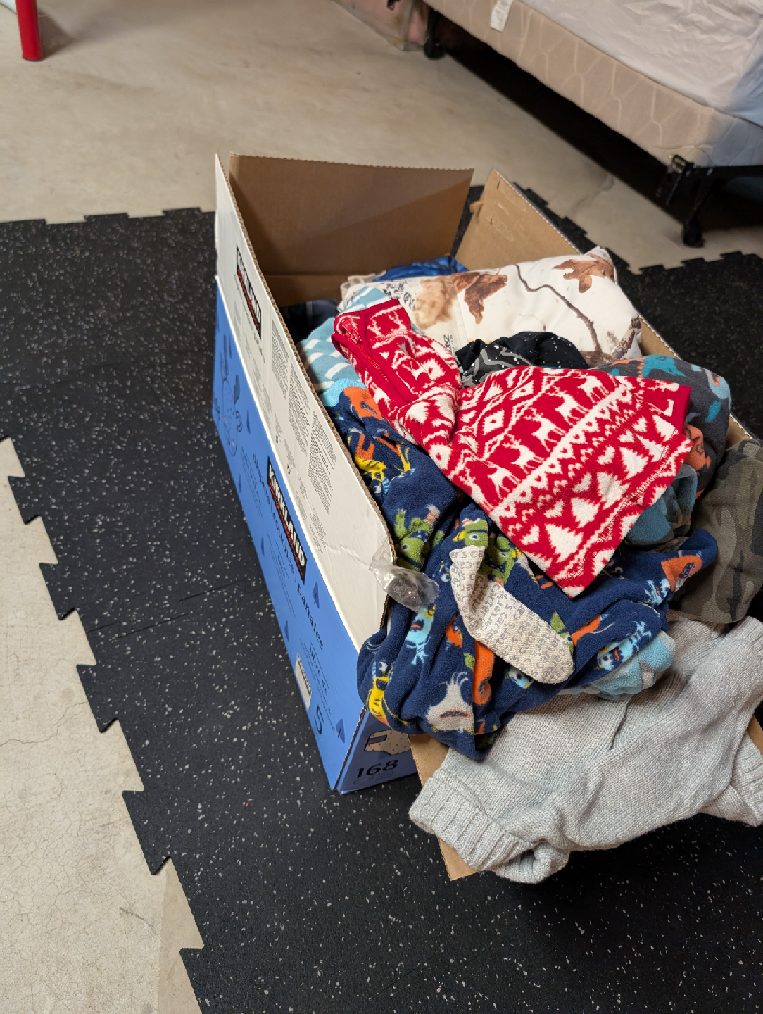 Box of assorted kids clothing 12m-4t - photo 3