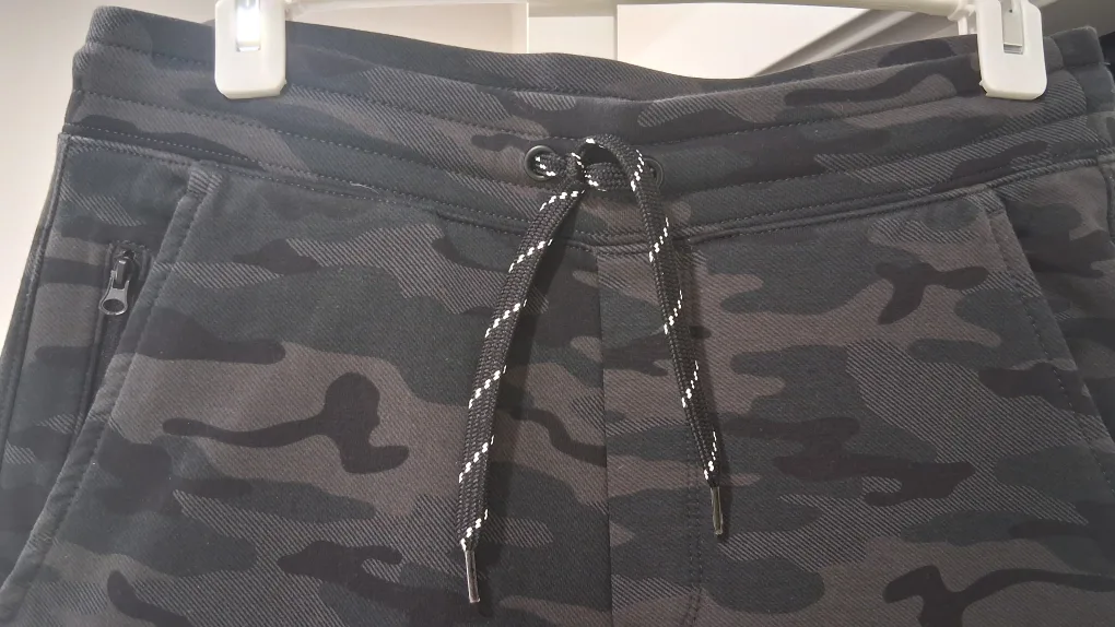 GapFit Performance Camo Joggers - Size S image indicator(3)