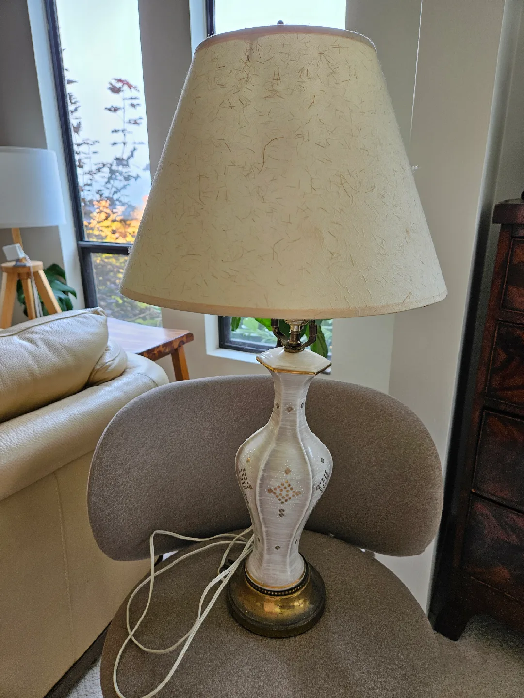 Vintage Porcelain Table Lamp image indicator(3)