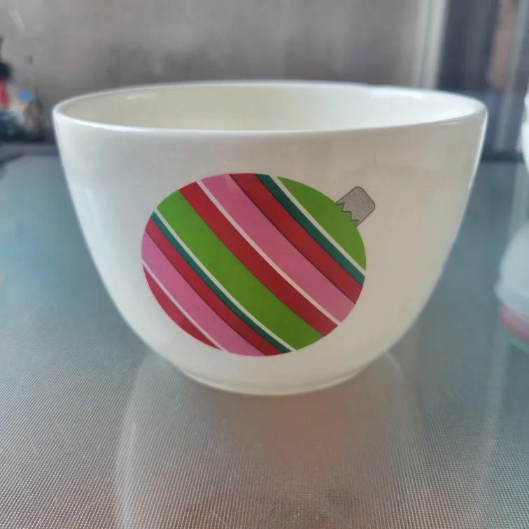 Holiday Themed Nesting Bowls - Set of 4 image indicator(8)