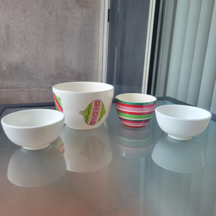 Holiday Themed Nesting Bowls - Set of 4 image indicator(9)