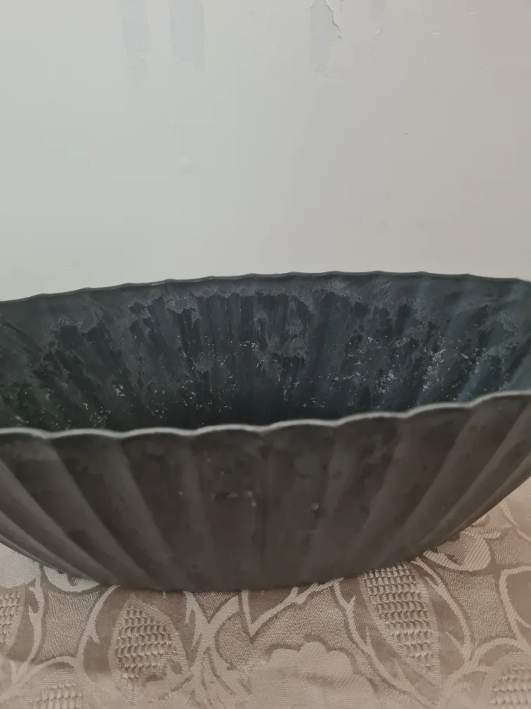 Dark Gray Plastic Planter image indicator(3)