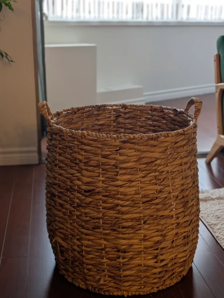 Woven Wicker Basket with Handles image indicator(2)