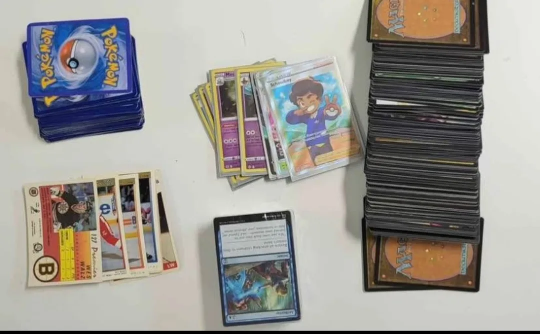 Mixed Lot of Trading Cards (Pokemon, Magic, Hockey) image indicator(3)