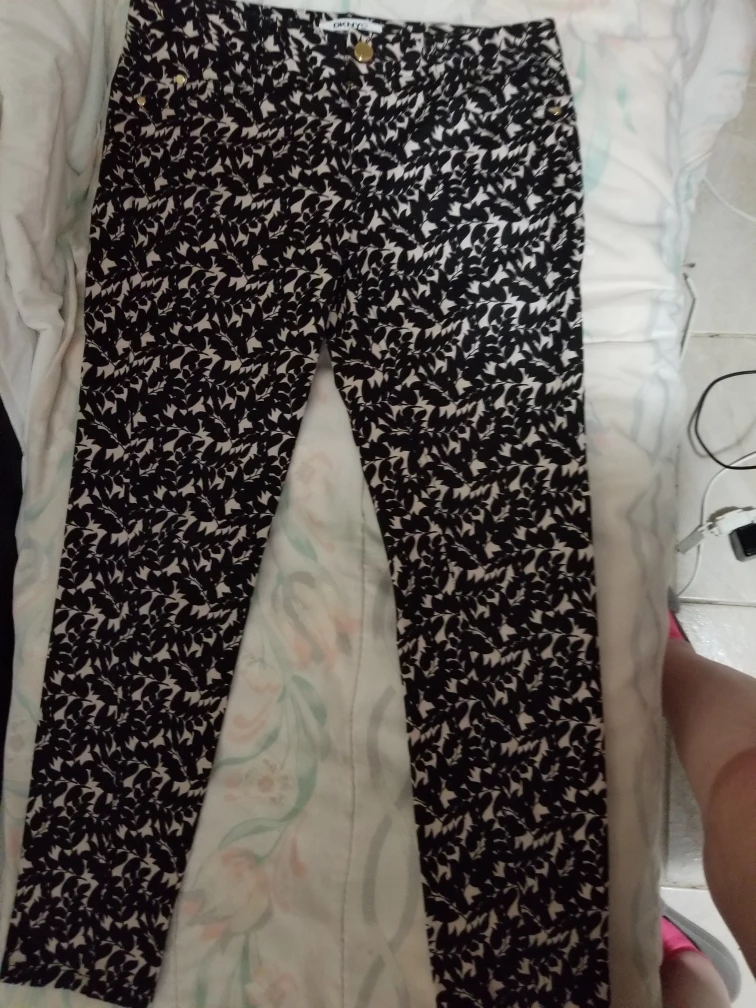 DKNYC Black & White Leaf Print Pants - Size 6