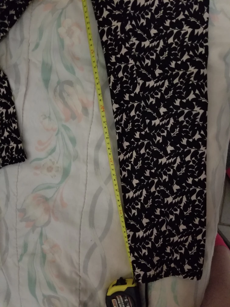DKNYC Black & White Leaf Print Pants - Size 6 - photo 2