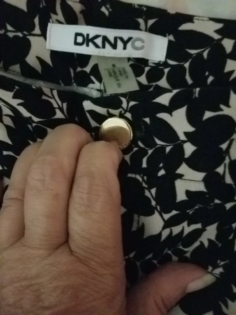 DKNYC Black & White Leaf Print Pants - Size 6 - photo 3