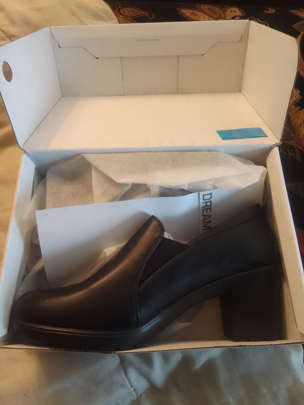 brand new shoes 9.5