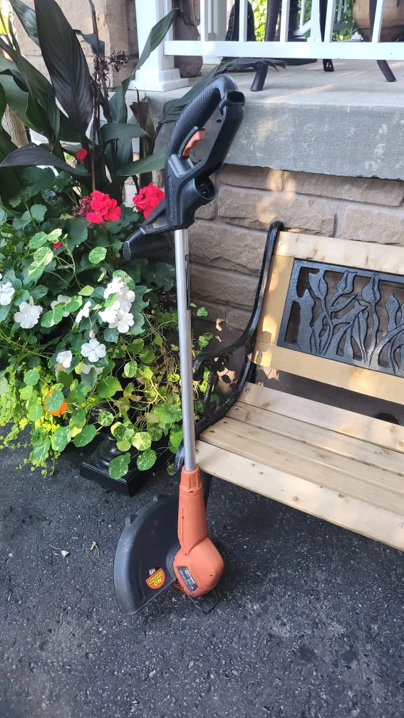 Black & Decker Electric Grass Trimmer thumbnail
