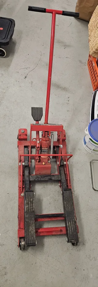 Hydraulic Motorcycle Lift Jack thumbnail