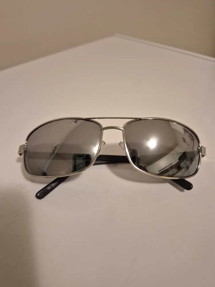 Sunglasses - Black and Silver Frames image indicator(5)