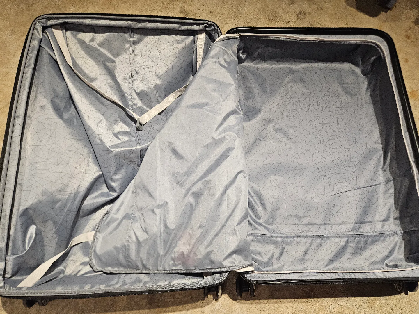 Traveler's Choice White Hardside Luggage image indicator(4)