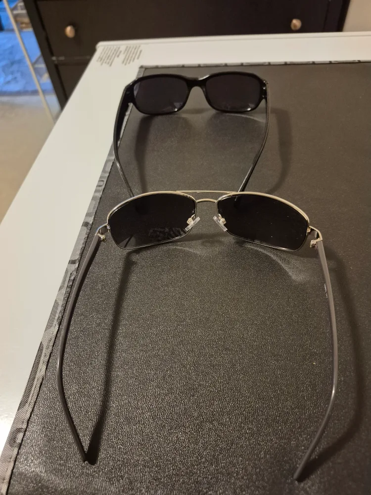 Sunglasses - Black and Silver Frames image indicator(3)
