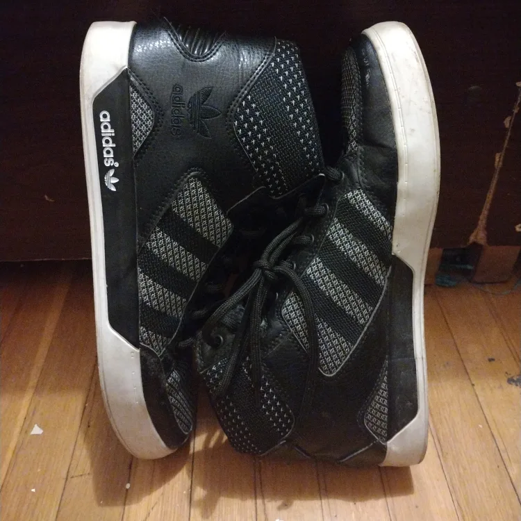 Adidas court sneakers image indicator(2)