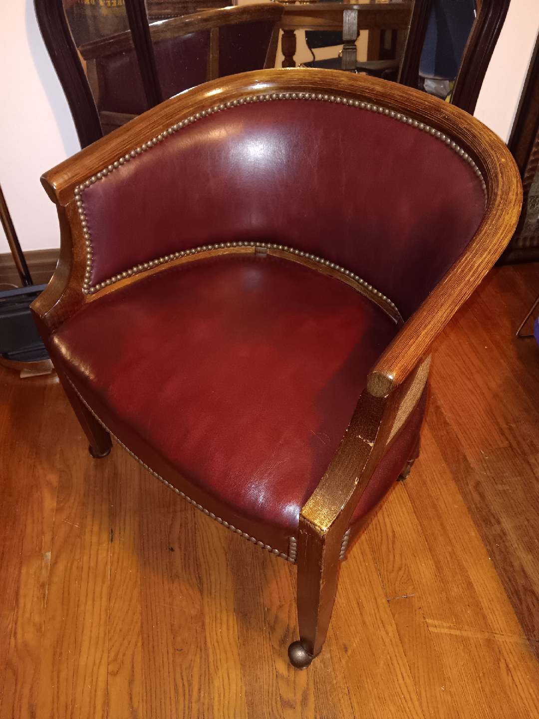 Burgundy Leather Barrel Chair - photo 3