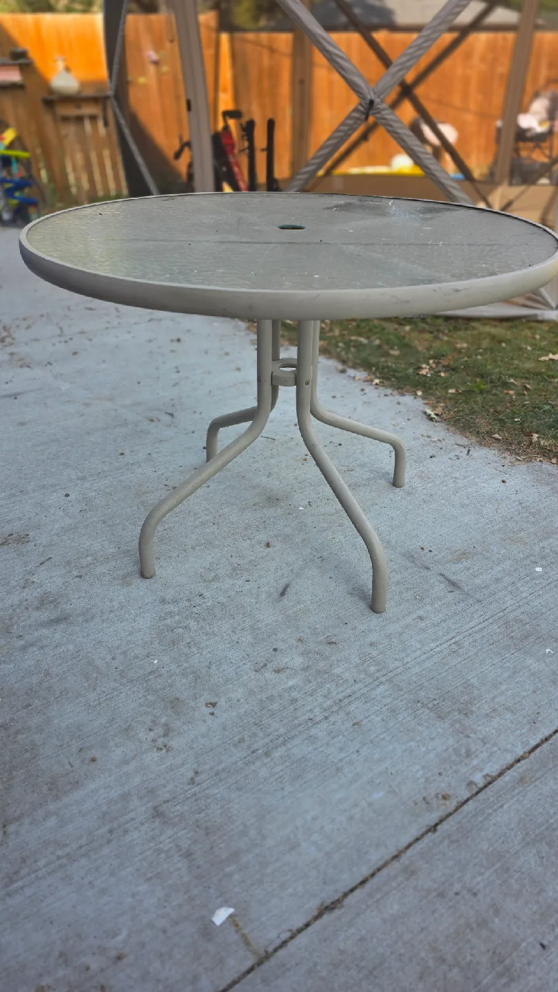 Round Glass Top Outdoor Table image indicator(2)