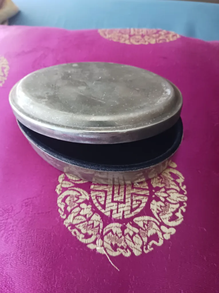 Vintage Silver Trinket Box image indicator(2)