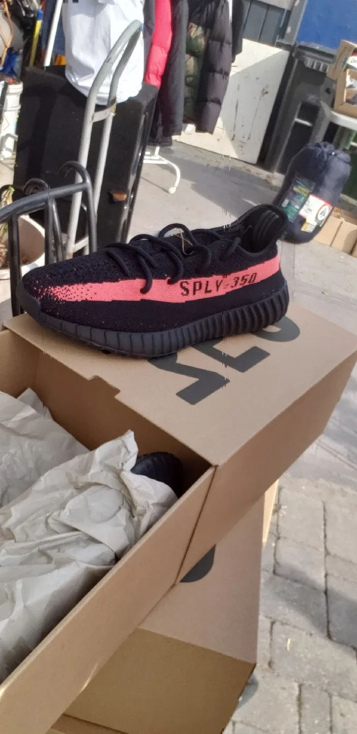 YEEZY LOT - (4 pairs) Sz.11 & (3 pairs) Sz. 10.5 image indicator(8)