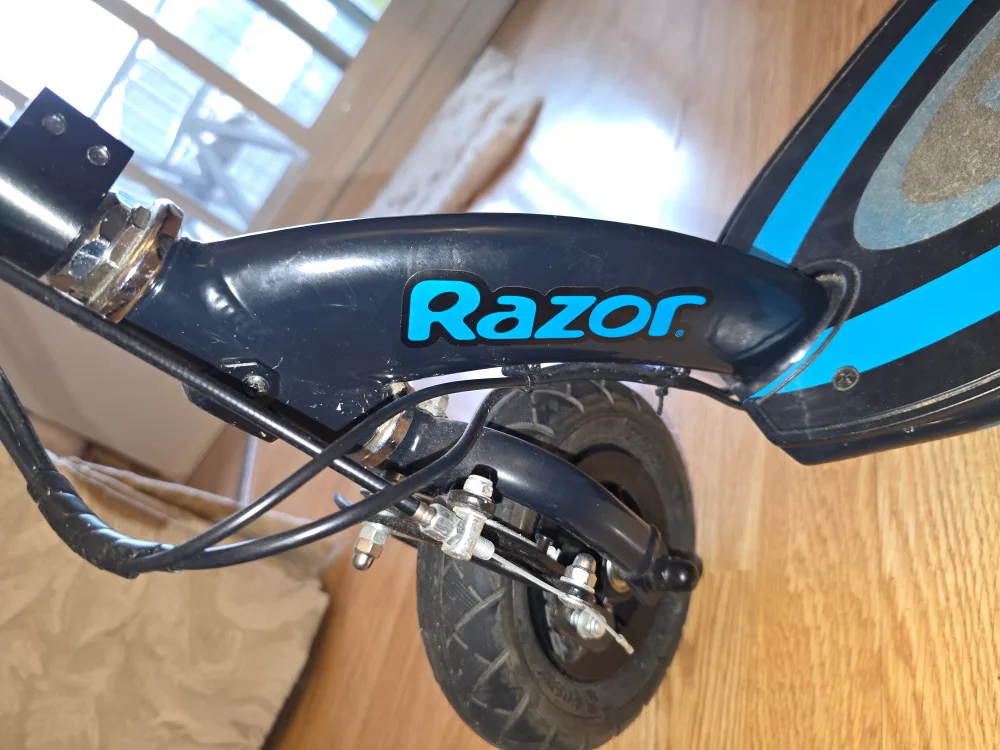 Razor Powercore E100 Electric Scooter image indicator(3)