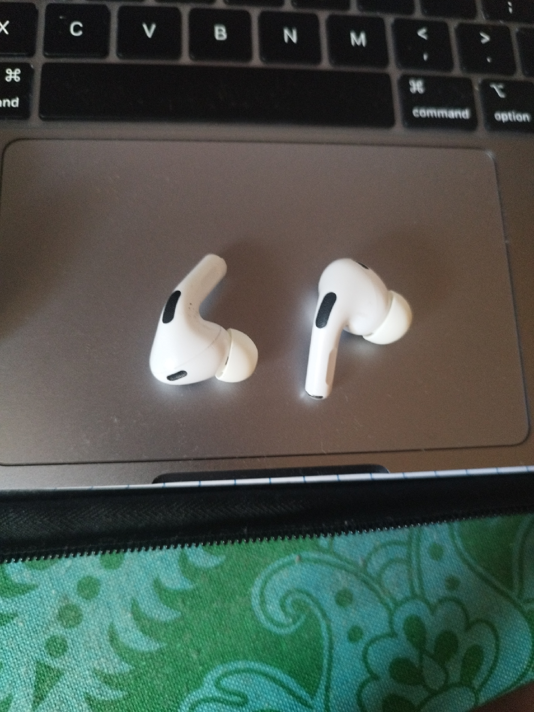 Apple AirPods Pro 2nd Gen - photo 4