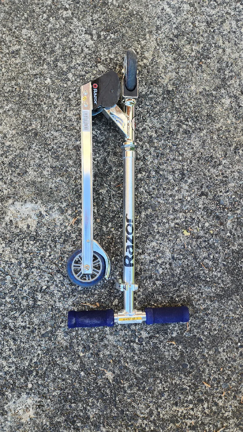 Razor Scooter - Silver image indicator(2)