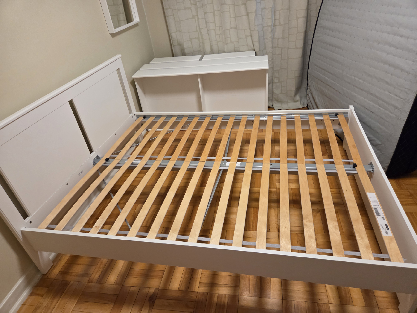 SONGESAND Queen Bed Frame with 4 Storage – Like New (White)