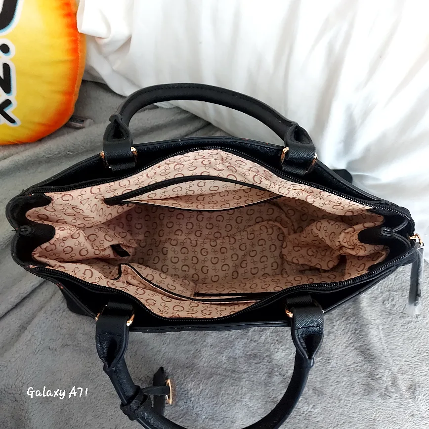 ***GUESS~PURSE*** image indicator(3)