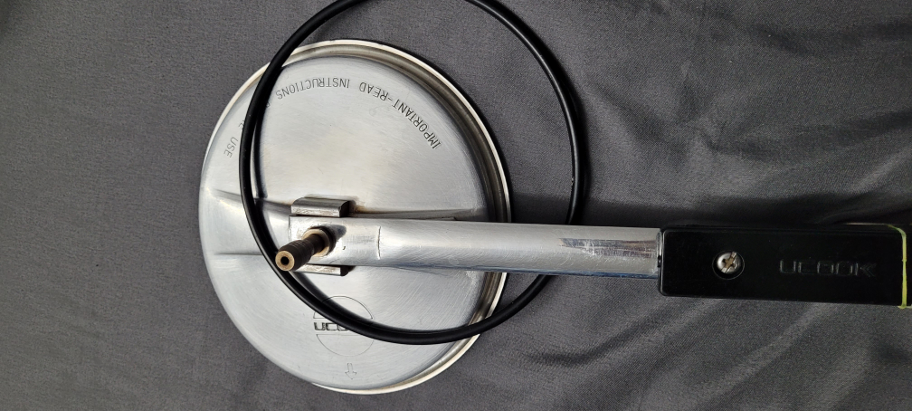 Pressure Cooker for Sale $14 only - photo 2