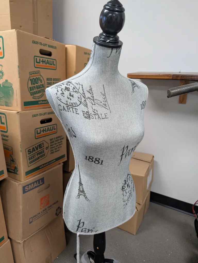 Decorative Mannequin - Paris Theme image indicator(2)