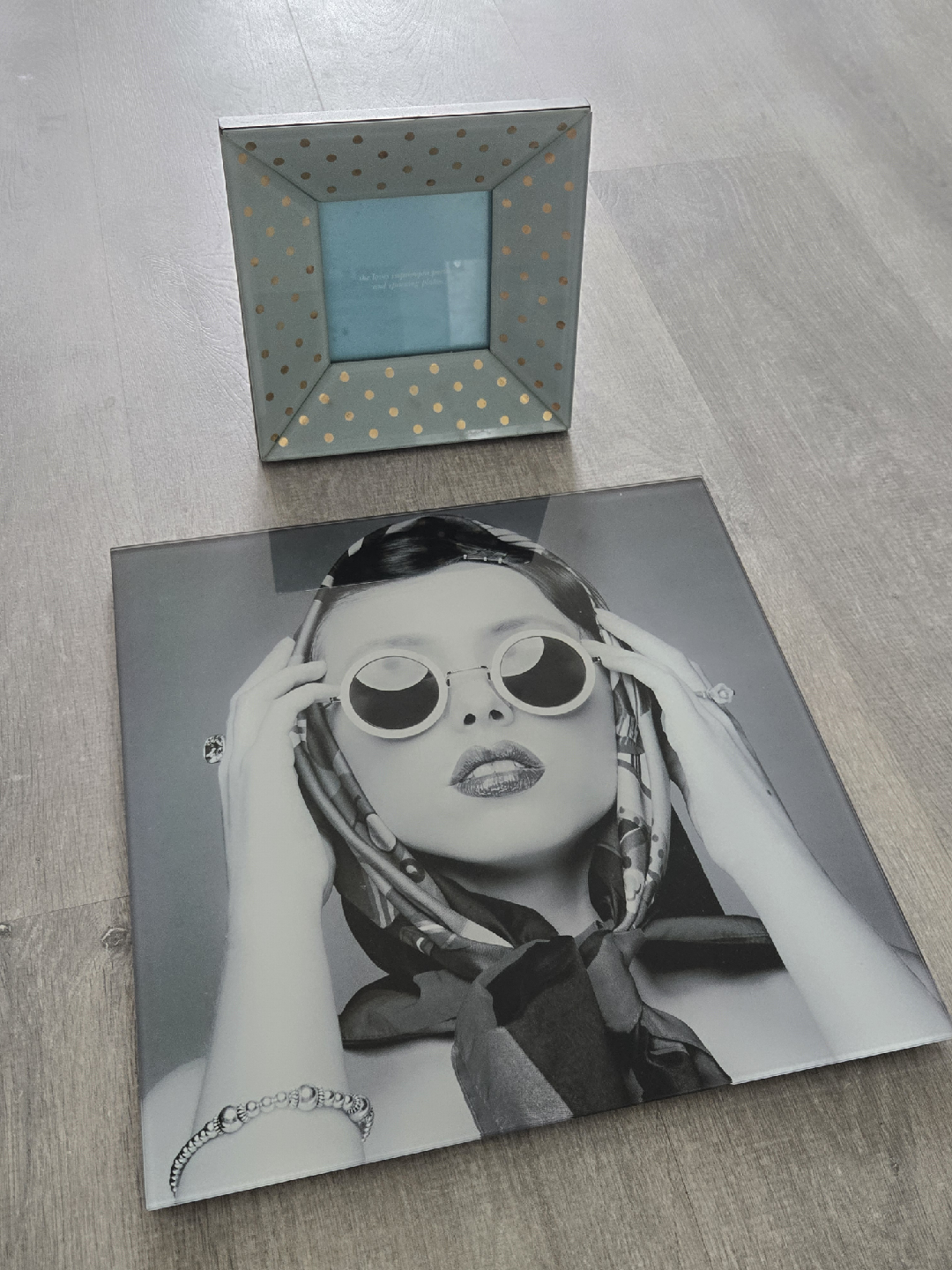 Wall Art Decor - Woman with Scarf & Sunglasses - photo 2